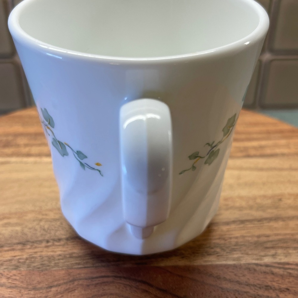 Corelle Callaway Ivy on White Swirled Mug (1) - Picture 2 of 6